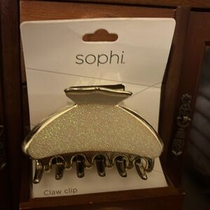 Pearl colored claw clip